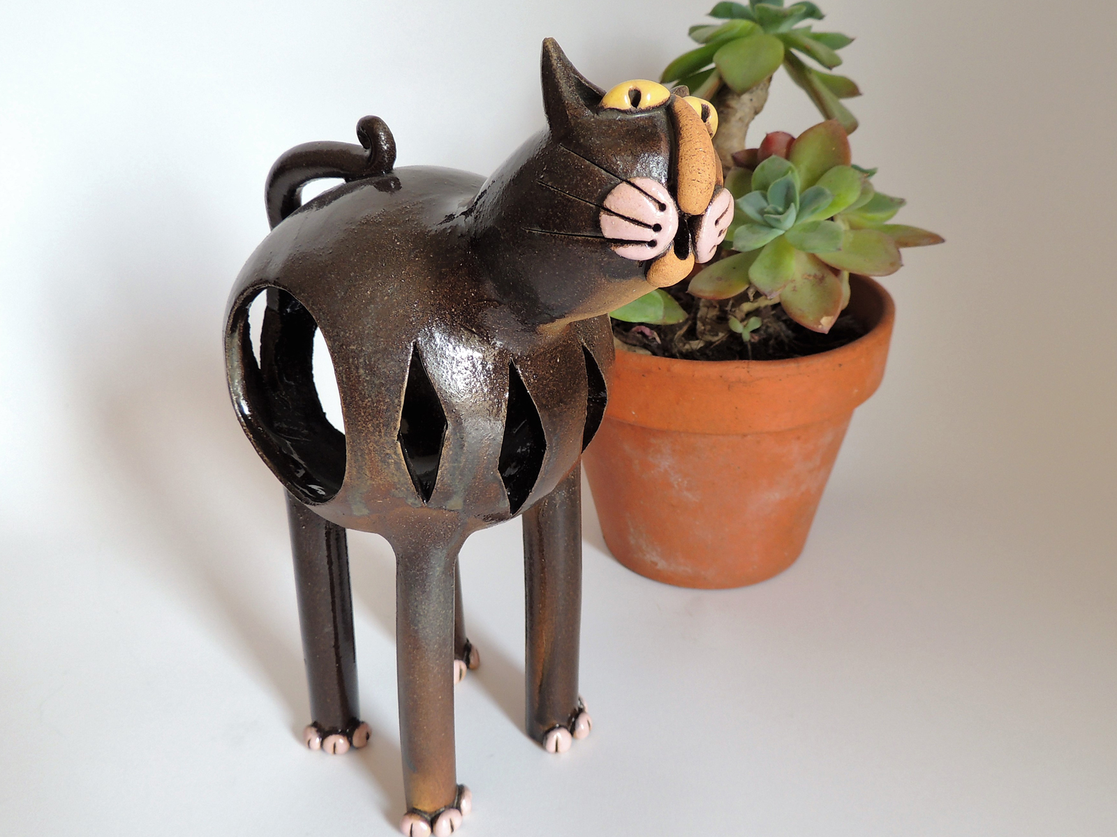gufo greta filippini oca ceramica artistica ferrara bomboniere regali personalizzati gatto luce